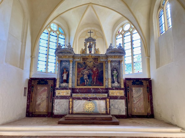 L'autel et son retable restaurés