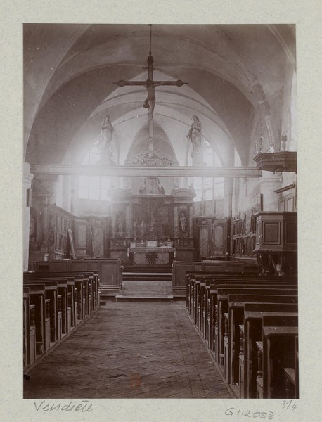 La nef de l'église. Même date.